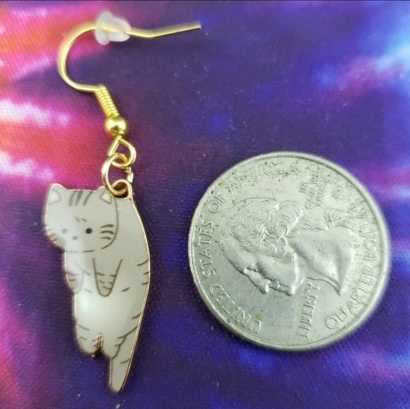 HANDMADE gray tabby cat earrings - Picture 3 of 4